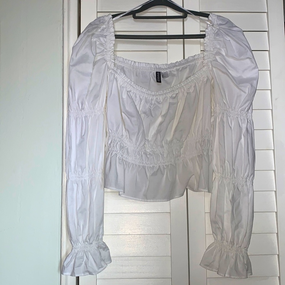 Used White H&M  size Large top w/ Puffy -Ruffled Sleeves off the shoulder